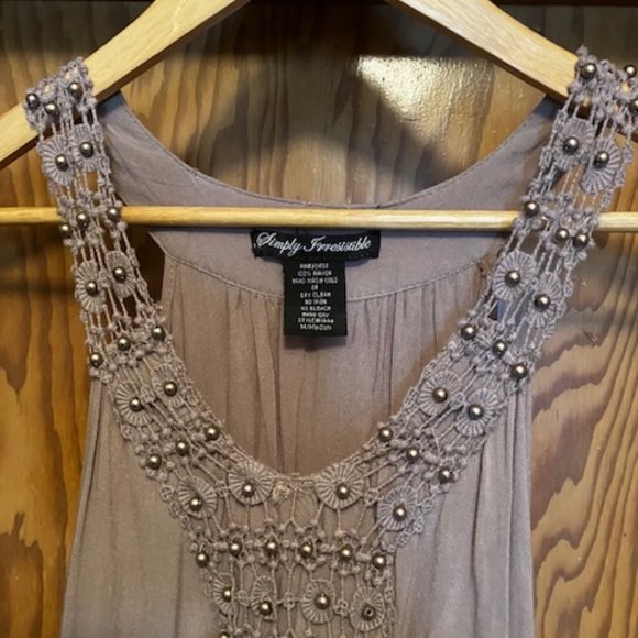 Sleeveless Retro Style Ruffled Blouse - Picture 2 of 7